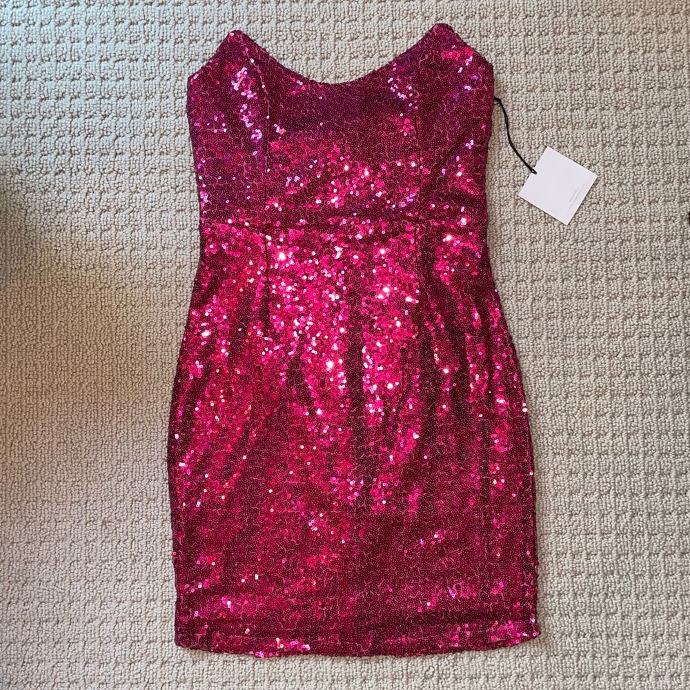 Hot Pink Strapless Dress 🩷